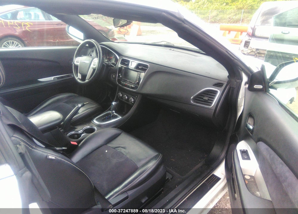 2014 CHRYSLER 200 VIN: 1C3BCBGG8EN135689