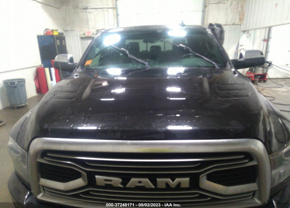 2018 RAM 2500 LIMITED 4X4 6'4 BOX VIN: 3C6UR5PL6JG250190