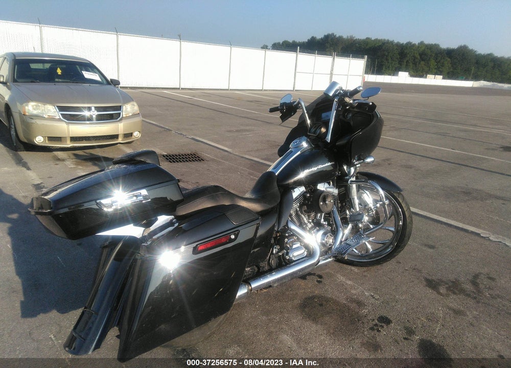 2015 HARLEY-DAVIDSON FLTRX ROAD GLIDE VIN: 1HD1KHM11FB701612