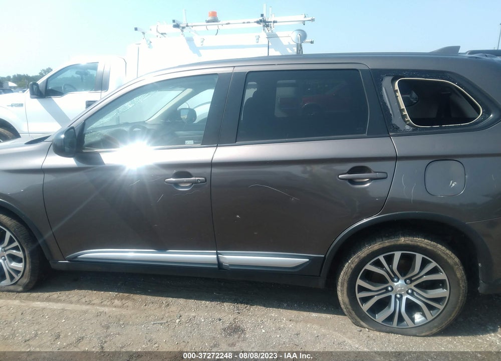 2018 MITSUBISHI OUTLANDER ES VIN: JA4AD2A36JZ002002