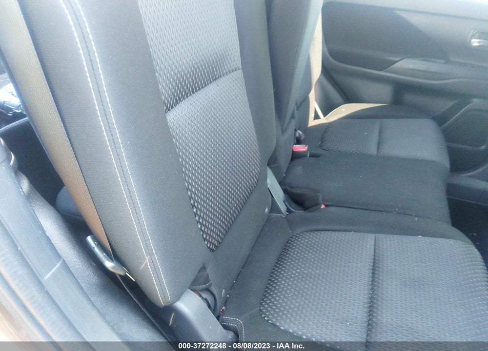 2018 MITSUBISHI OUTLANDER ES VIN: JA4AD2A36JZ002002