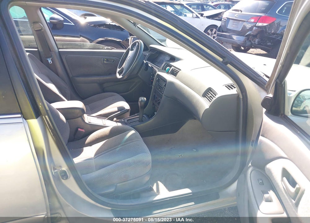 2001 TOYOTA CAMRY XLE/LE VIN: 4T1BF22K71U122362