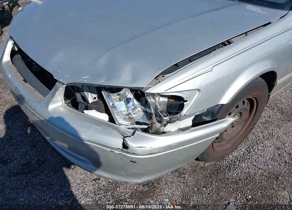 2001 TOYOTA CAMRY XLE/LE VIN: 4T1BF22K71U122362