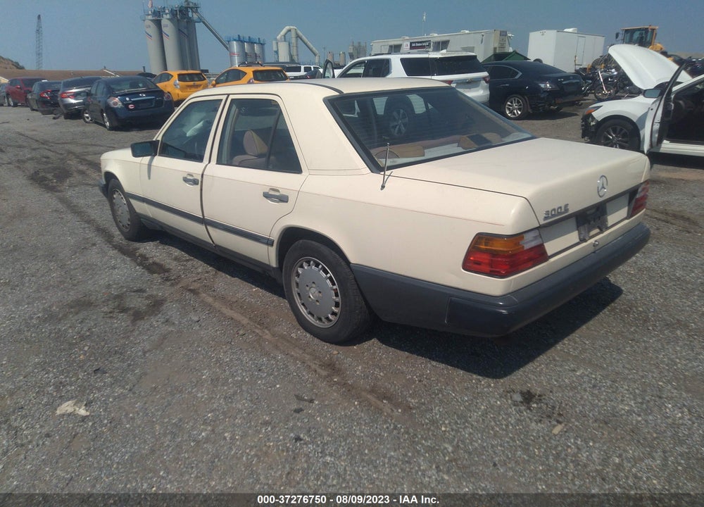1988 MERCEDES-BENZ 300 E VIN: WDBEA30D1JA669573