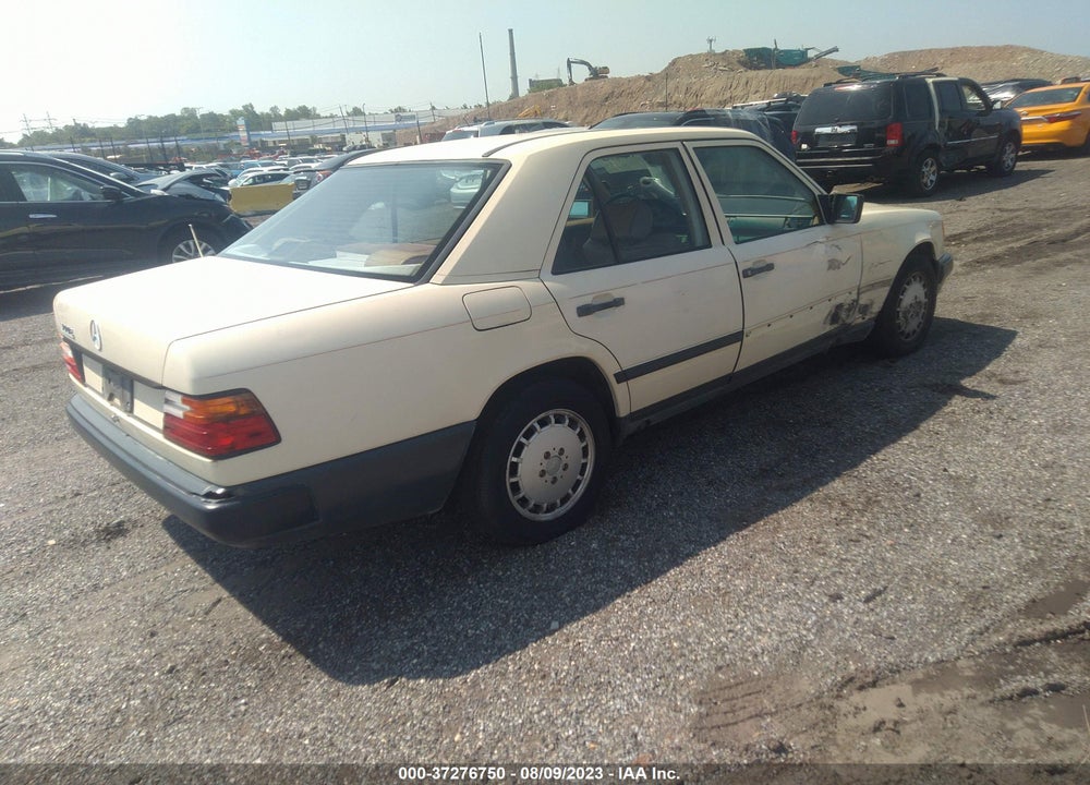 1988 MERCEDES-BENZ 300 E VIN: WDBEA30D1JA669573
