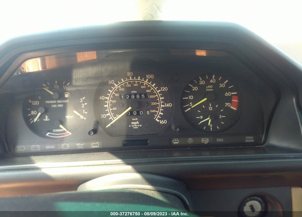 1988 MERCEDES-BENZ 300 E VIN: WDBEA30D1JA669573