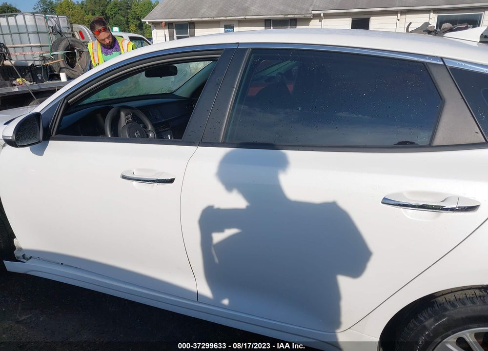 2016 KIA OPTIMA VIN: KNAGT4L35G5099086