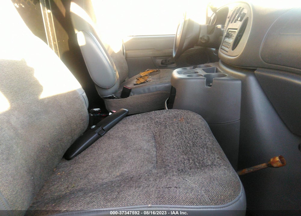 2004 FORD E-150 RECREATIONAL/COMMERCIAL VIN: 1FTRE14W44HA53210