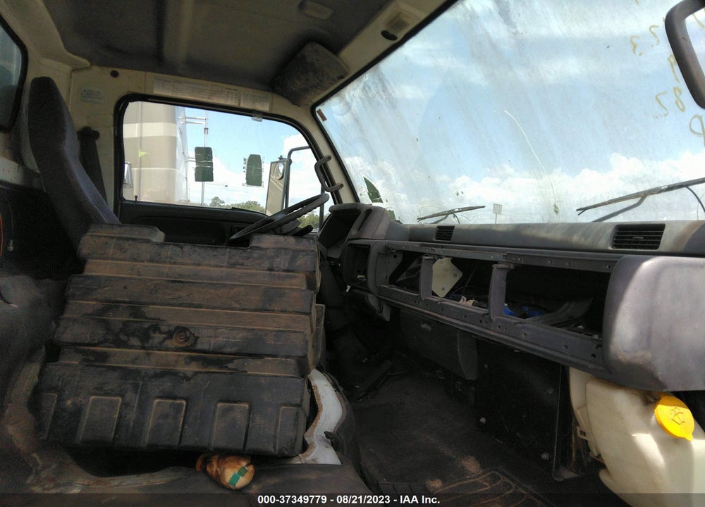 1999 NISSAN DIESEL UD1200 VIN: JNAUXV1J2XA400182