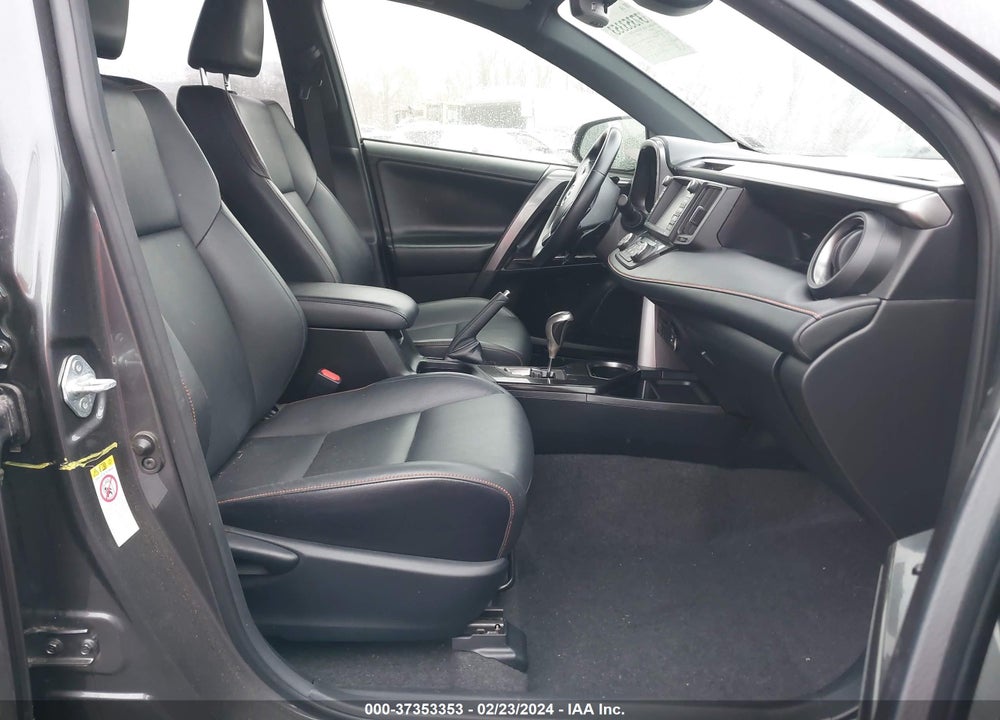 2018 TOYOTA RAV4 SE VIN: JTMJFREV2JJ181979
