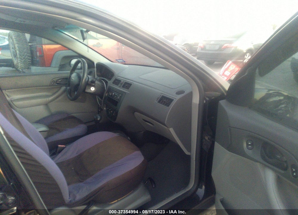 2005 FORD FOCUS ZX4 VIN: 1FAFP34N55W188893