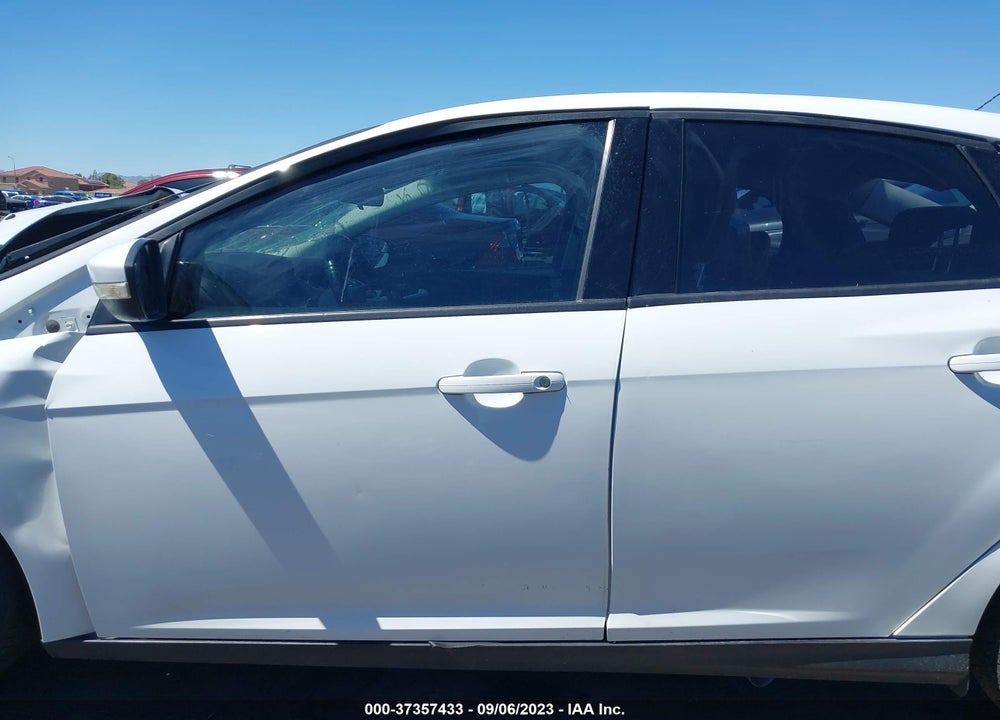 2015 FORD FOCUS SE VIN: 1FADP3F29FL386051