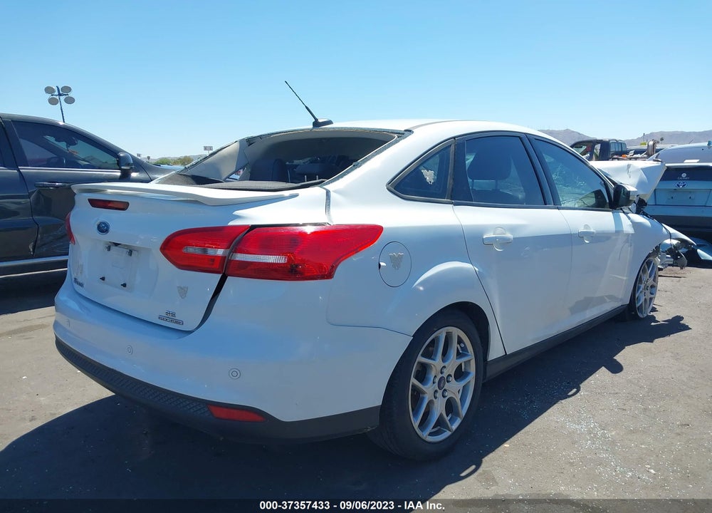 2015 FORD FOCUS SE VIN: 1FADP3F29FL386051