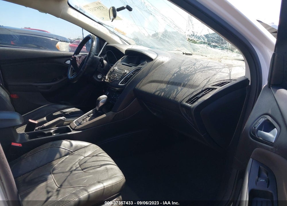 2015 FORD FOCUS SE VIN: 1FADP3F29FL386051