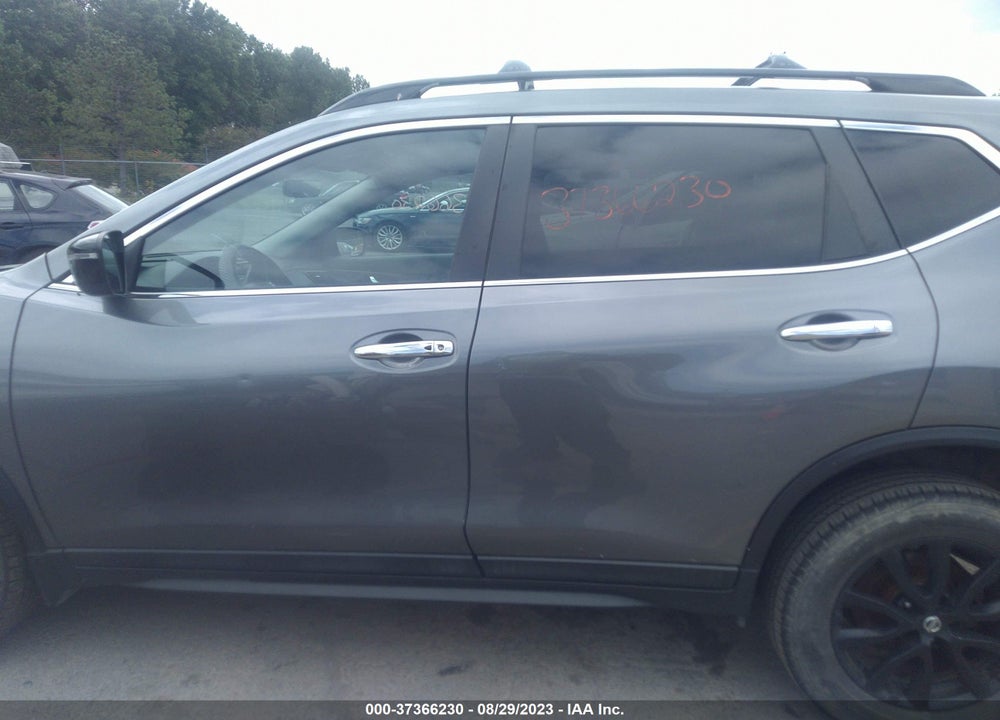 2018 NISSAN ROGUE VIN: 5N1AT2MV7JC727323