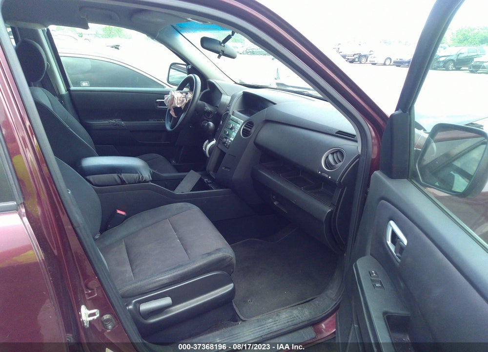 2011 HONDA PILOT LX VIN: 5FNYF4H24BB018164