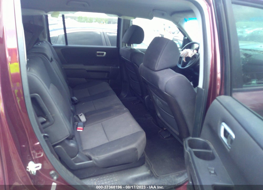 2011 HONDA PILOT LX VIN: 5FNYF4H24BB018164