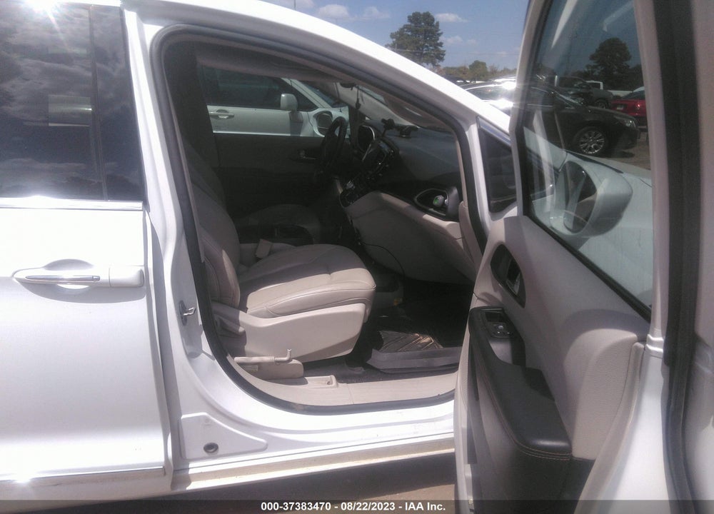 2017 CHRYSLER PACIFICA TOURING L VIN: 2C4RC1BG6HR810605