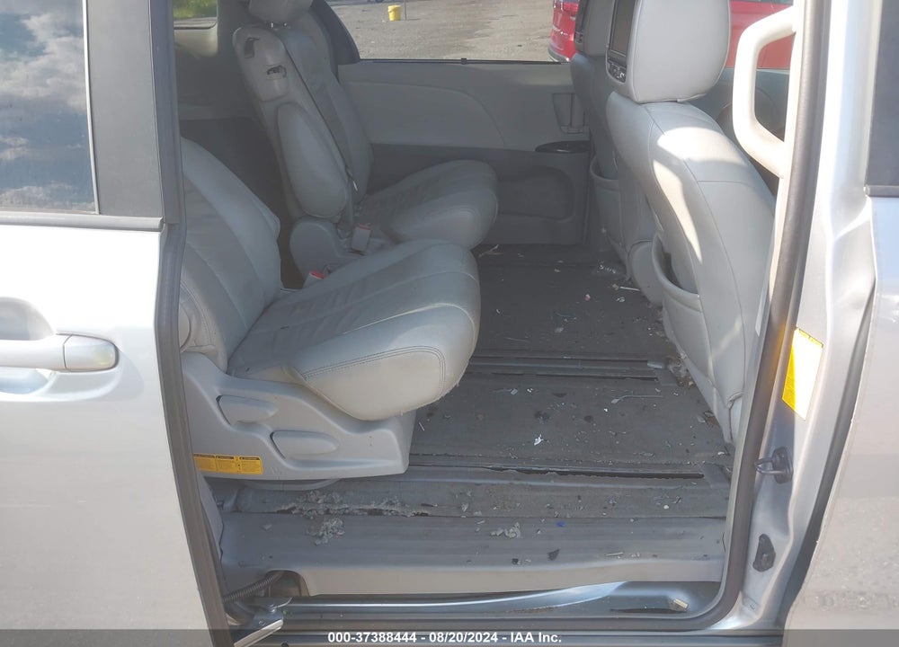 2014 TOYOTA SIENNA LE V6 8 PASSENGER VIN: 5TDKK3DC0ES435825