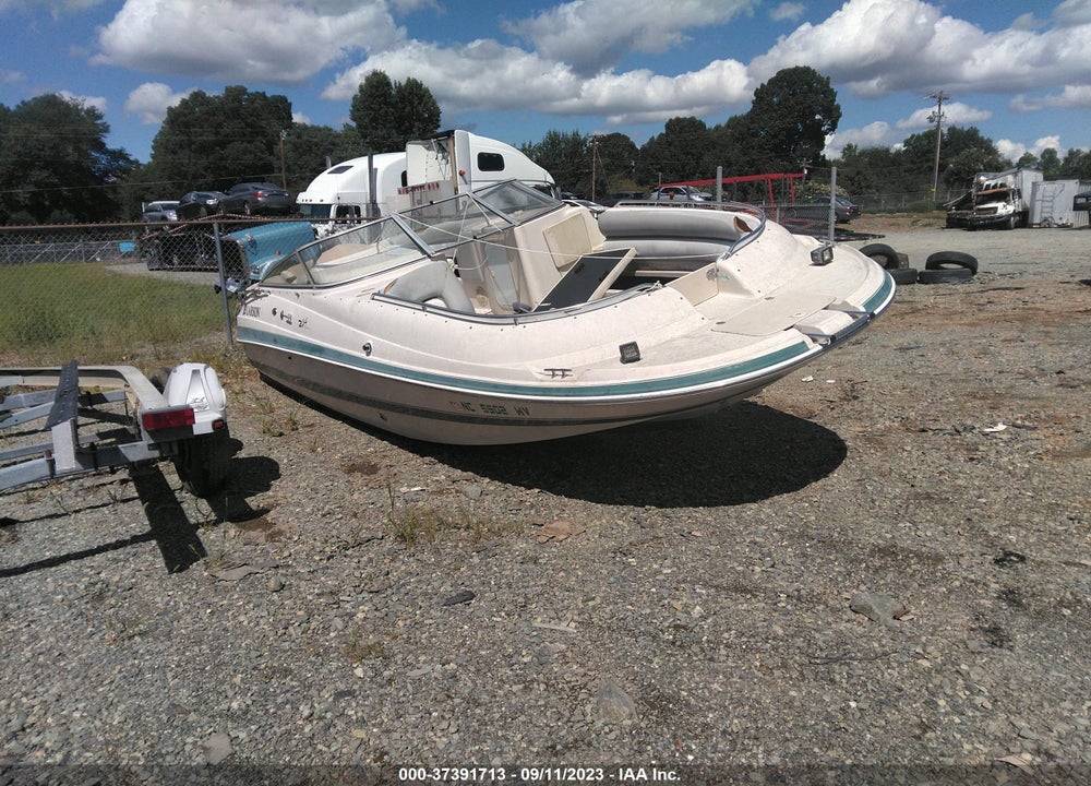 2002 LARSON 234  DK BOAT VIN: LAR65467G102