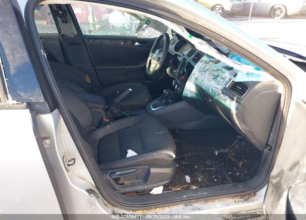 2011 VOLKSWAGEN JETTA 2.5L SE VIN: 3VWDX7AJ0BM109228