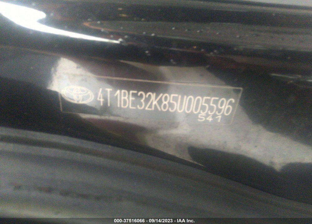 2005 TOYOTA CAMRY LE VIN: 4T1BE32K85U005596