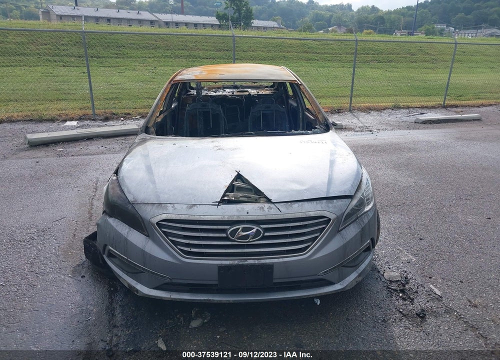 2015 HYUNDAI SONATA SE VIN: 5NPE24AF8FH152470