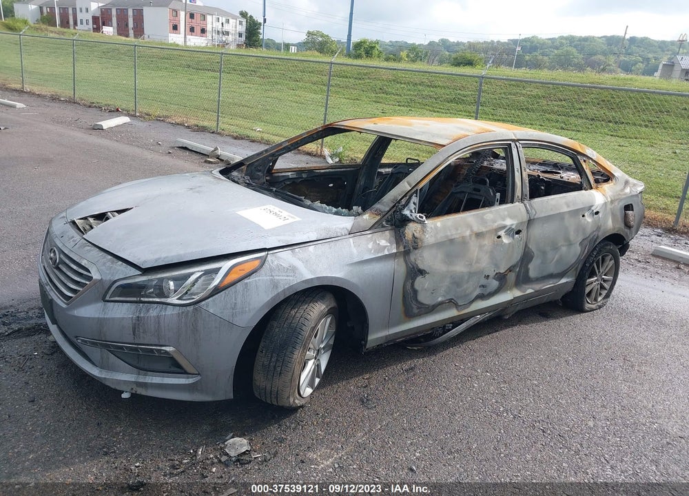 2015 HYUNDAI SONATA SE VIN: 5NPE24AF8FH152470