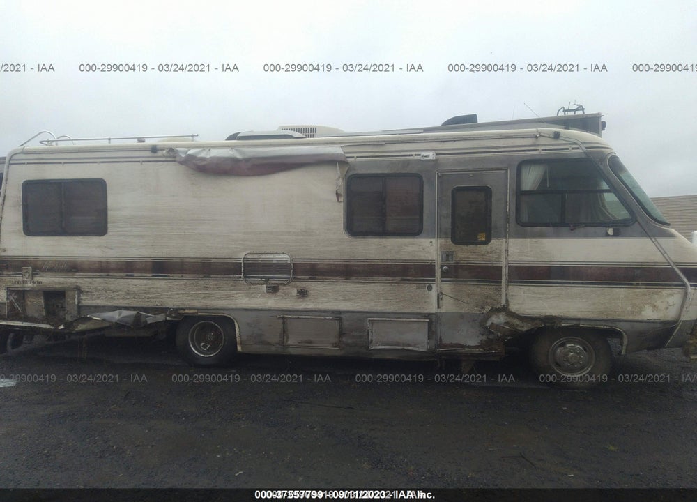 1988 CHEVROLET P30 VIN: 1GBJP37W4J3322480