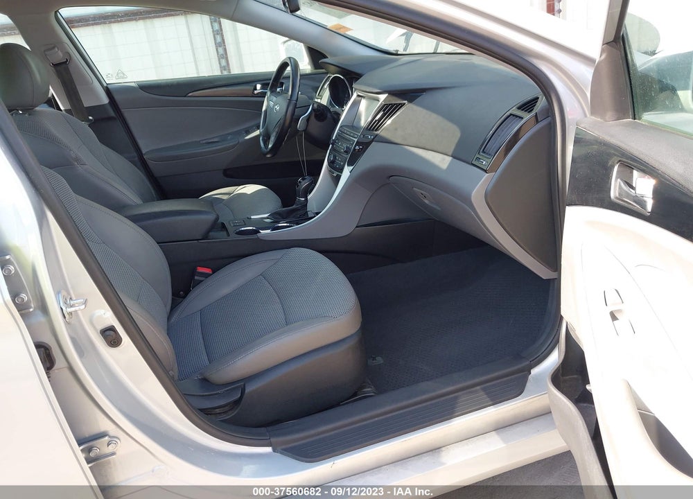 2014 HYUNDAI SONATA SE VIN: 5NPEC4AC7EH918500