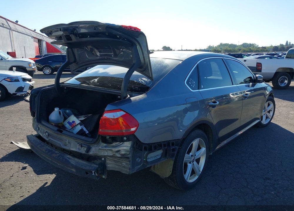2013 VOLKSWAGEN PASSAT 2.5L SE VIN: 1VWBP7A35DC067300