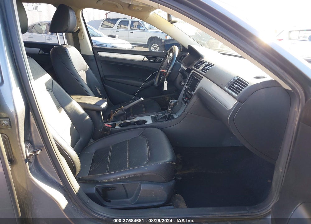 2013 VOLKSWAGEN PASSAT 2.5L SE VIN: 1VWBP7A35DC067300
