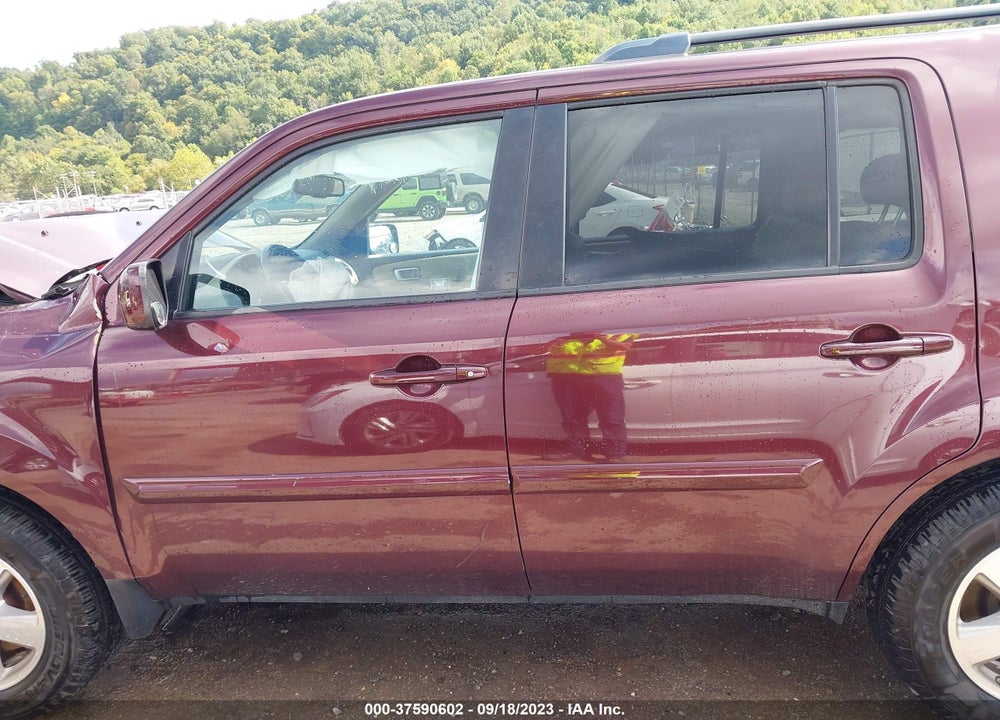 2011 HONDA PILOT EX-L VIN: 5FNYF4H50BB065461