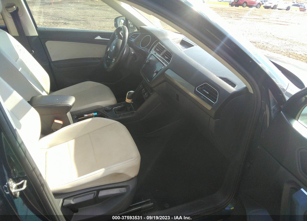 2019 VOLKSWAGEN TIGUAN VIN: 3VV2B7AX0KM149436