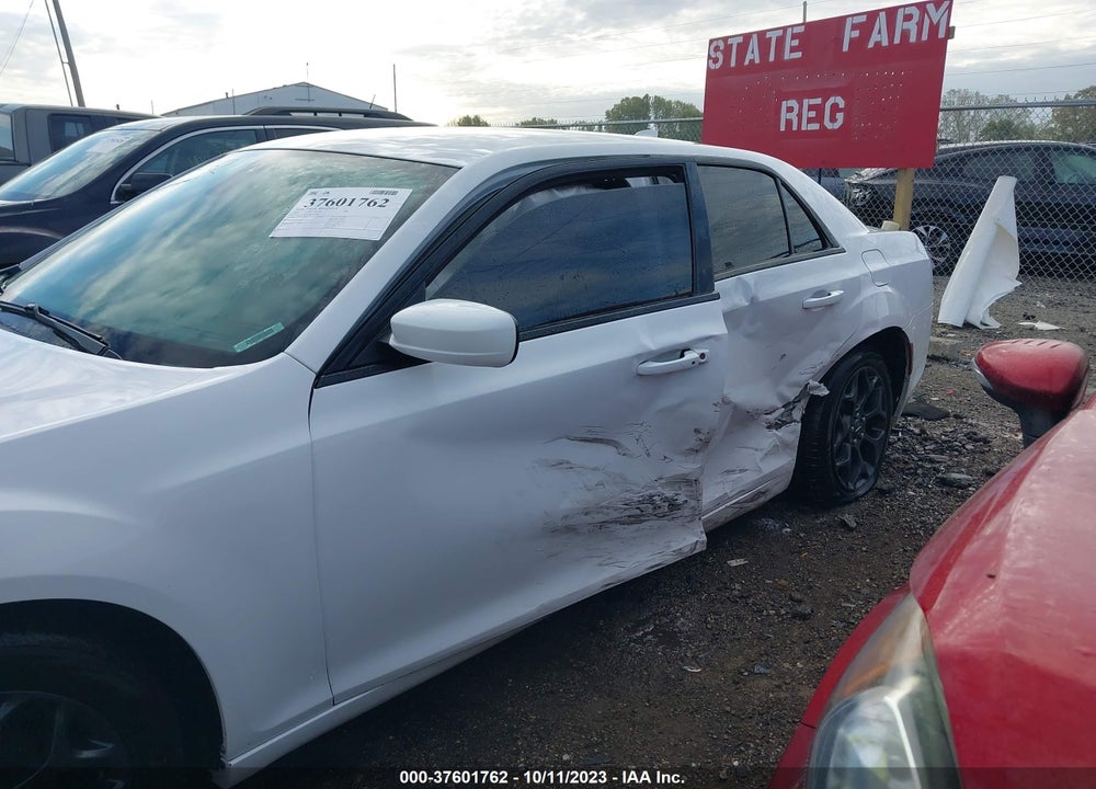 2019 CHRYSLER 300 300S AWD VIN: 2C3CCAGG4KH610824