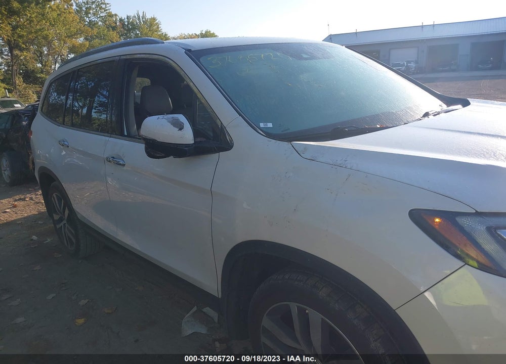 2017 HONDA PILOT TOURING VIN: 5FNYF6H95HB029322