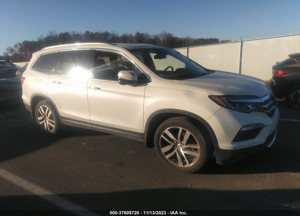 2017 HONDA PILOT TOURING VIN: 5FNYF6H95HB029322