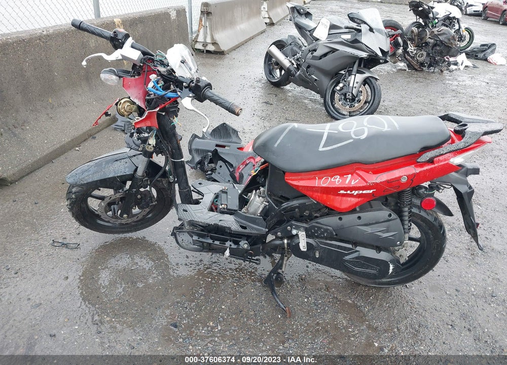 2013 KYMCO USA INC SUPER 8 150 VIN: LC2U8J108DC001087