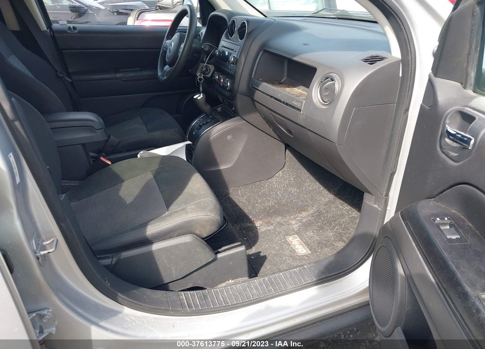 2011 JEEP COMPASS VIN: 1J4NF1FB8BD135008