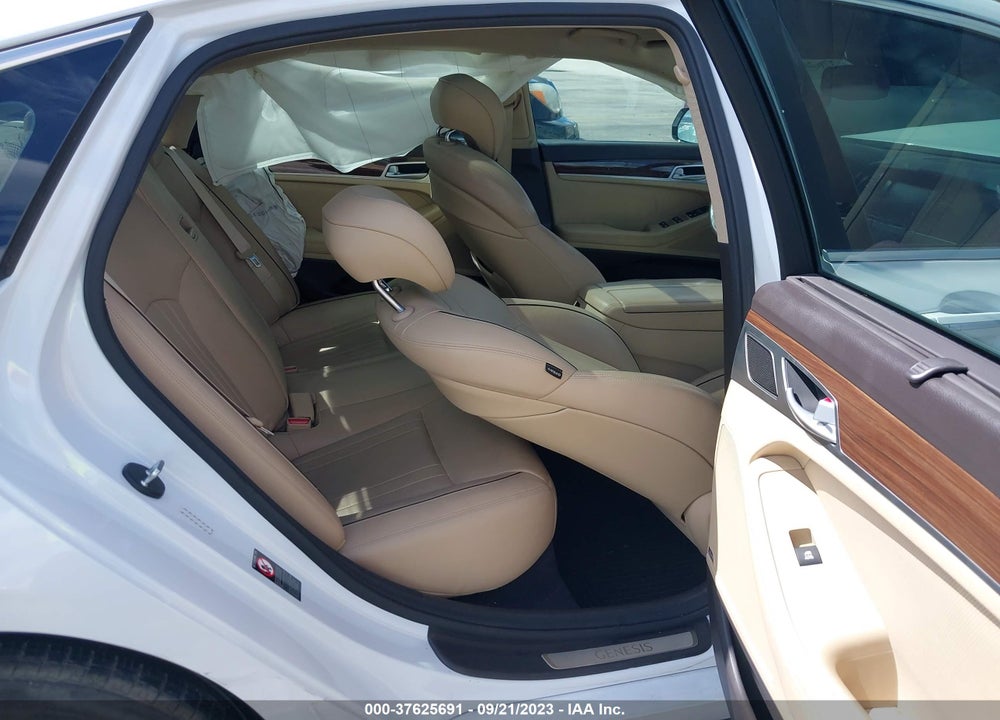 2015 HYUNDAI GENESIS 3.8 VIN: KMHGN4JE8FU090867