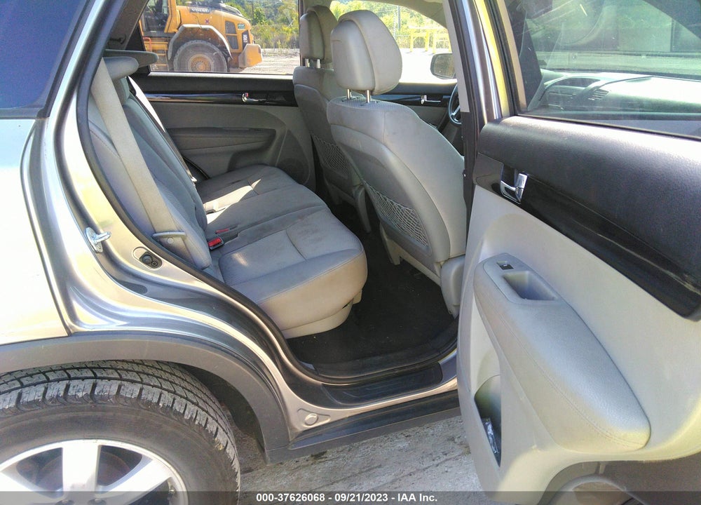 2011 KIA SORENTO LX VIN: 5XYKT4A16BG112782