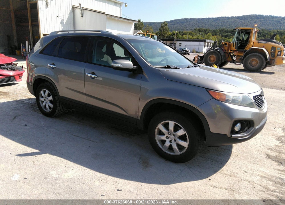 2011 KIA SORENTO LX VIN: 5XYKT4A16BG112782