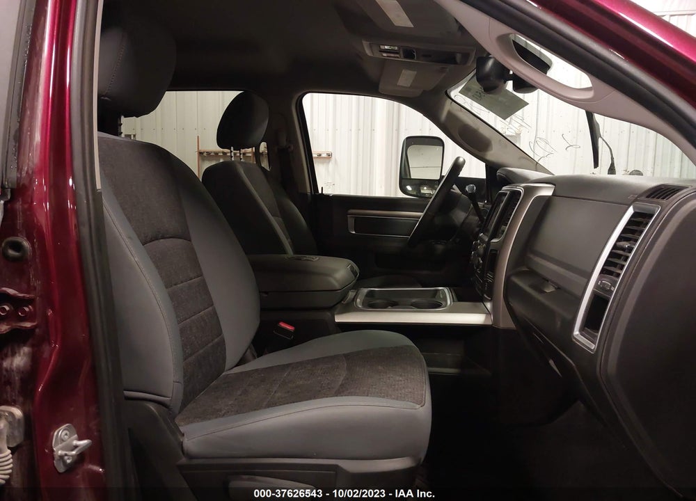 2018 RAM 3500 SLT  4X4 8' BOX VIN: 3C63RRHL2JG422992