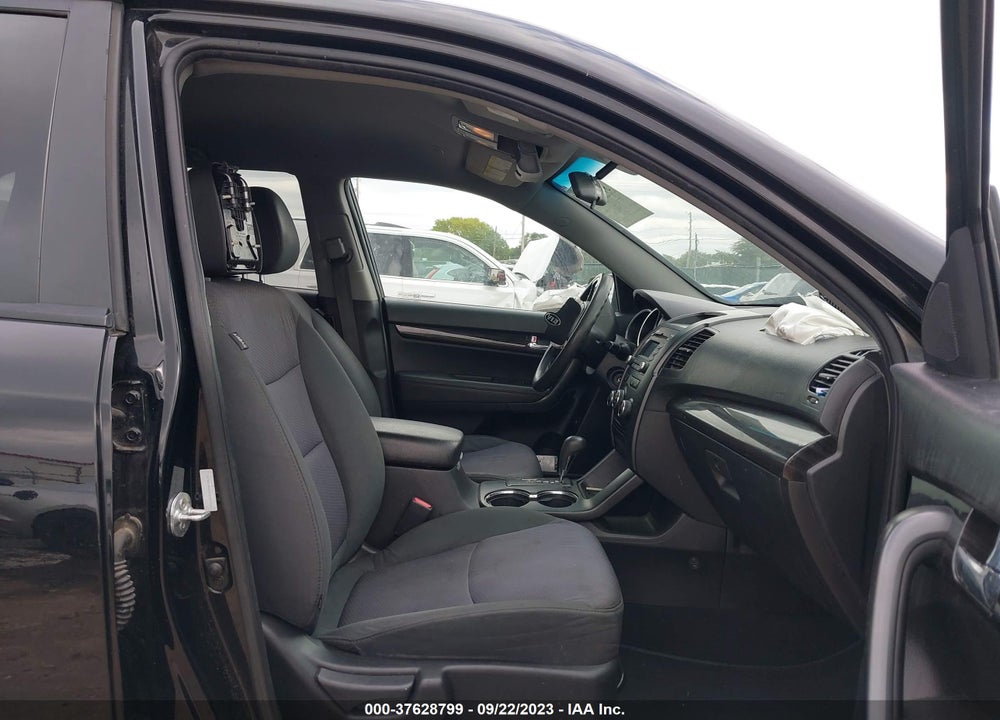 2013 KIA SORENTO LX V6 VIN: 5XYKT4A25DG309860