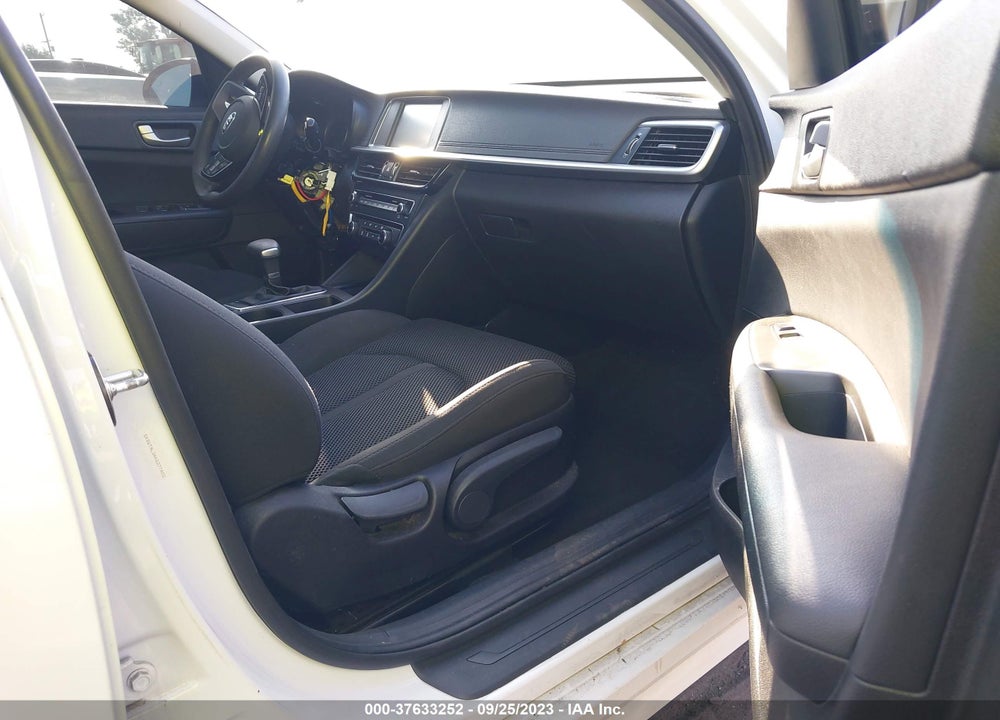 2019 KIA OPTIMA LX VIN: 5XXGT4L34KG277402