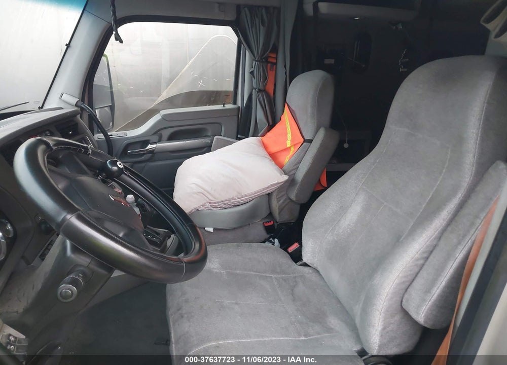 2017 KENWORTH T680 VIN: 1XKYDP9X4HJ148226
