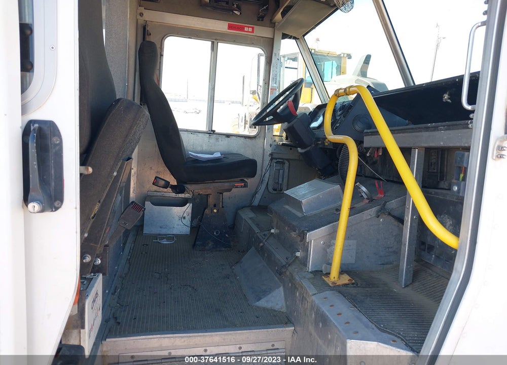 2014 FREIGHTLINER CHASSIS M LINE WALK-IN VAN VIN: 4UZAANDU9ECGA5310