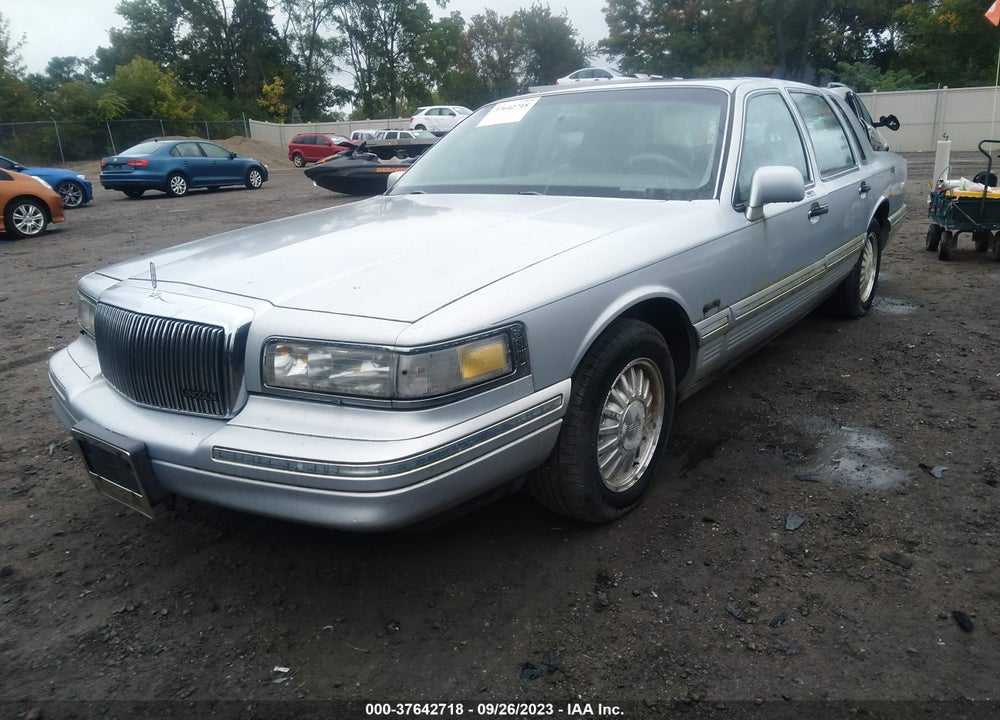 1997 LINCOLN TOWN CAR SIGNATURE VIN: 1LNLM82W0VY747877