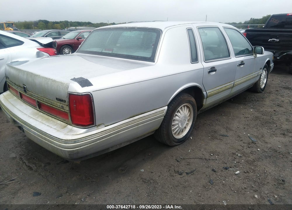 1997 LINCOLN TOWN CAR SIGNATURE VIN: 1LNLM82W0VY747877