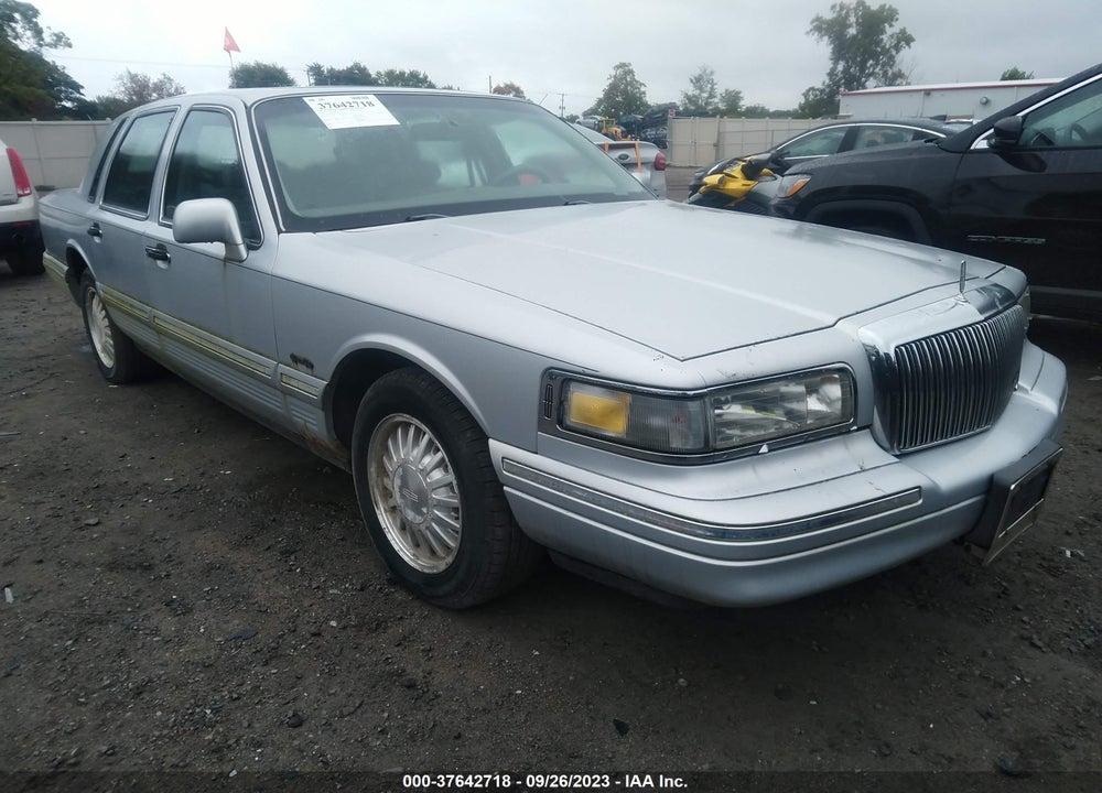 1997 LINCOLN TOWN CAR SIGNATURE VIN: 1LNLM82W0VY747877